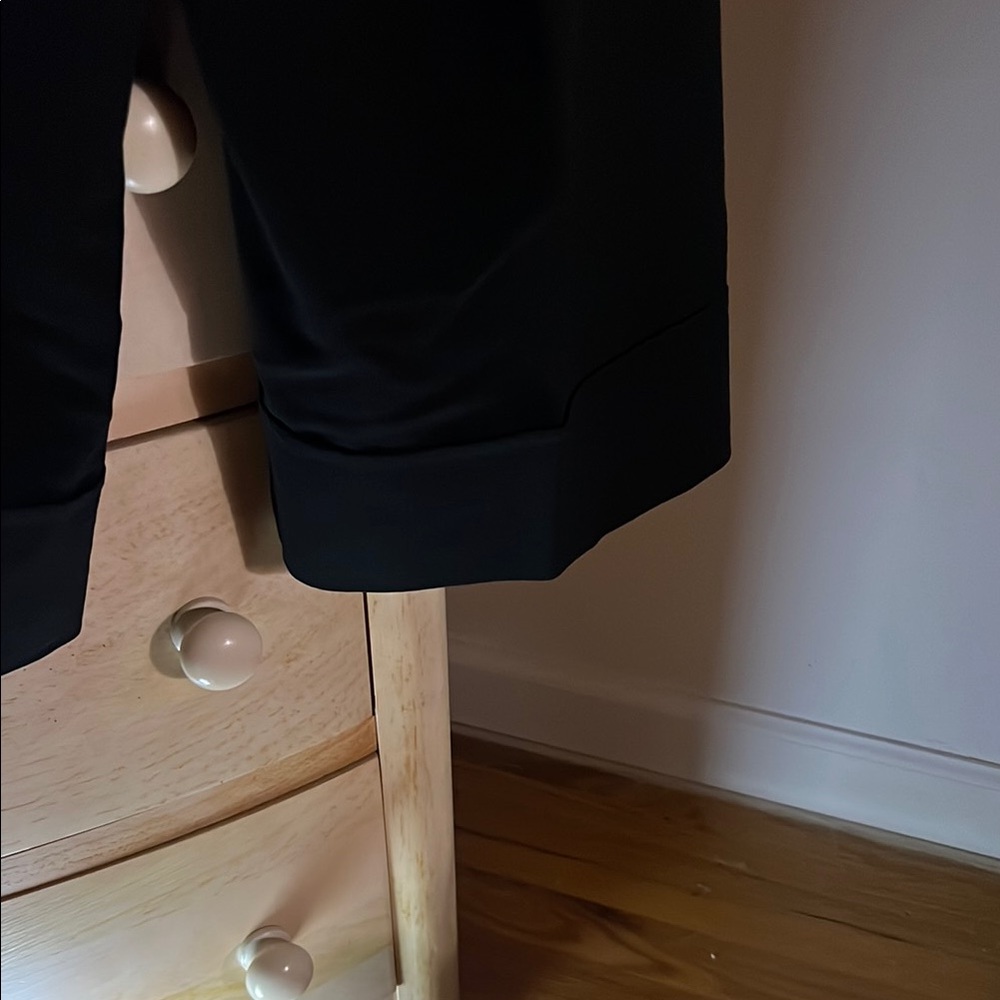 Classic Black stretchy capris pant with pockets and zipper front. - Picture 3 of 4